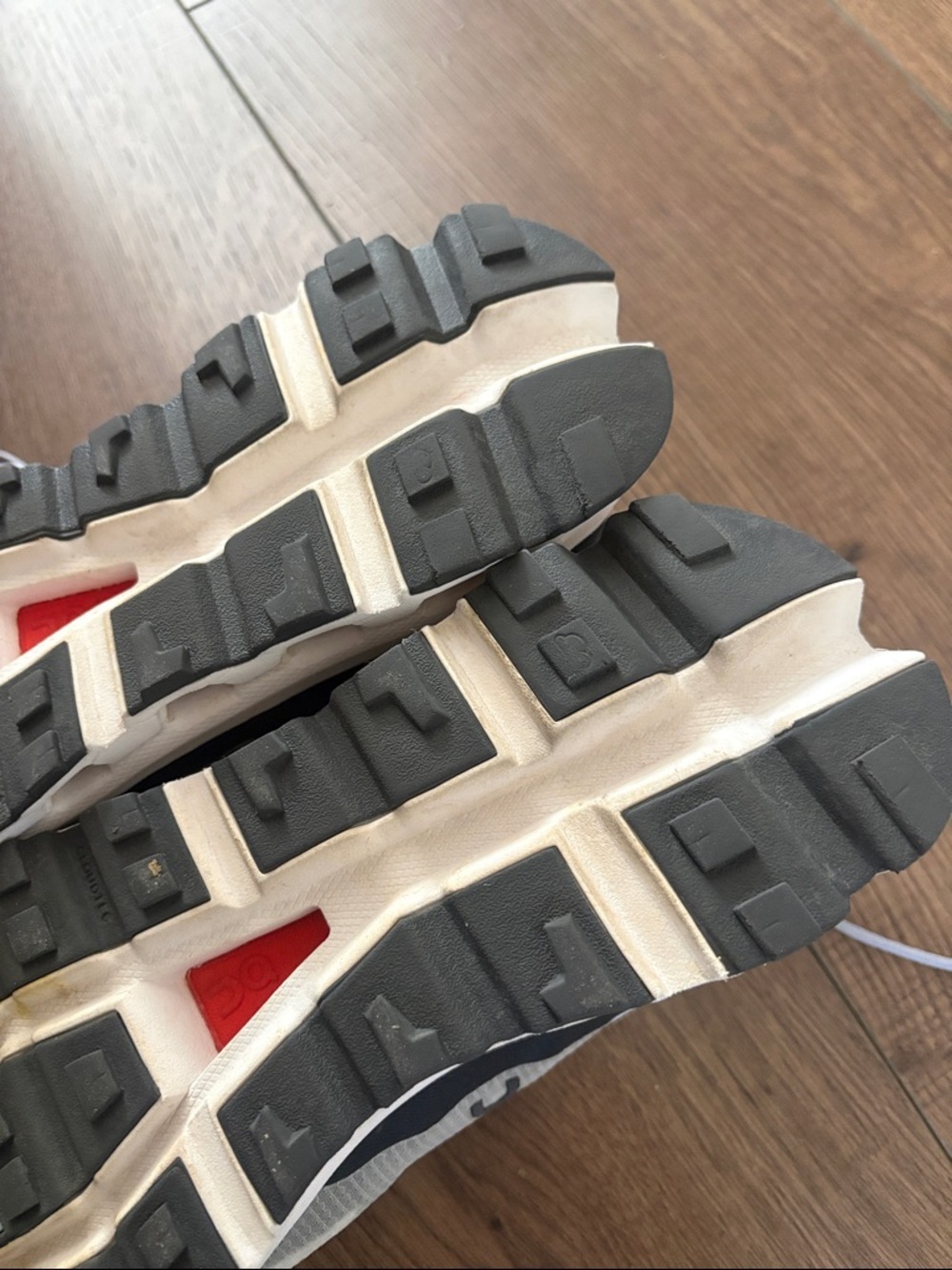 On Running Clousvista White and Grey Trail Sneakers - Picture 2 of 7
